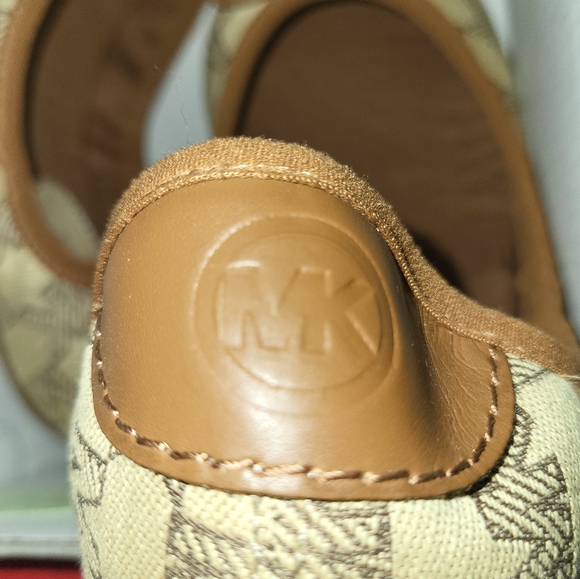 Michael Kors MK City Ballet Flats. Size 5 1/2. Brand New in Box. - Picture 3 of 6